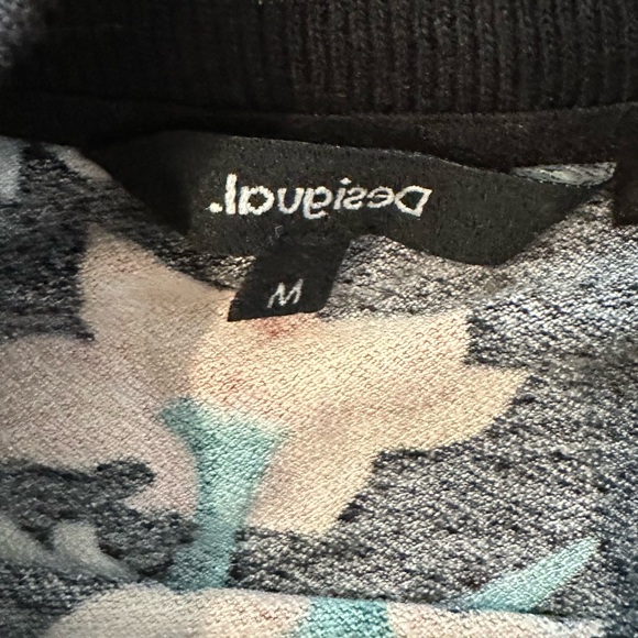 Like-New! Desigual Long Sleeve Mock Neck Floral Top - Picture 4 of 4